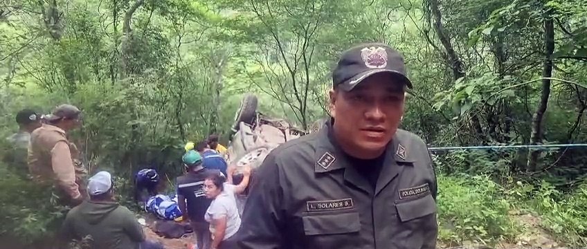 Madre herida quedó abrazando a su bebé en un barranco tras accidente en la antigua carretera Santa Cruz- Cochabamba