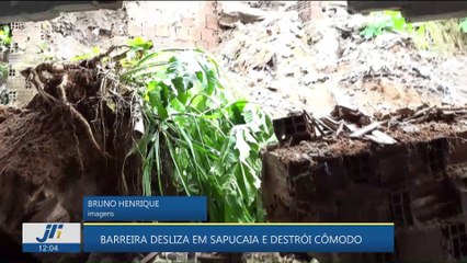 Barreira desliza em Sapucia e destrói cômodo