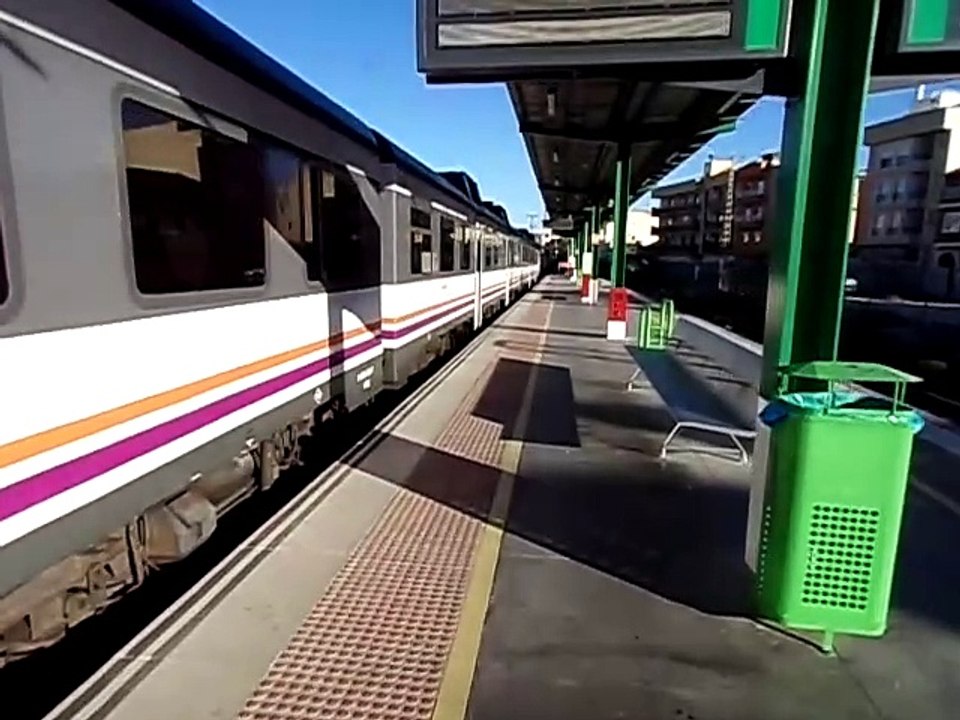 Trenes en Murcia - Automotor por fuera.