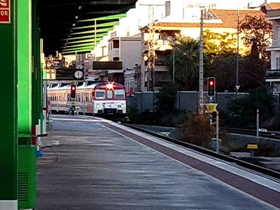 Trenes en Murcia - Llegada convoy a la estación.