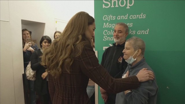 Así ha sido la visita de Kate Middleton al hospital donde se trató de cáncer