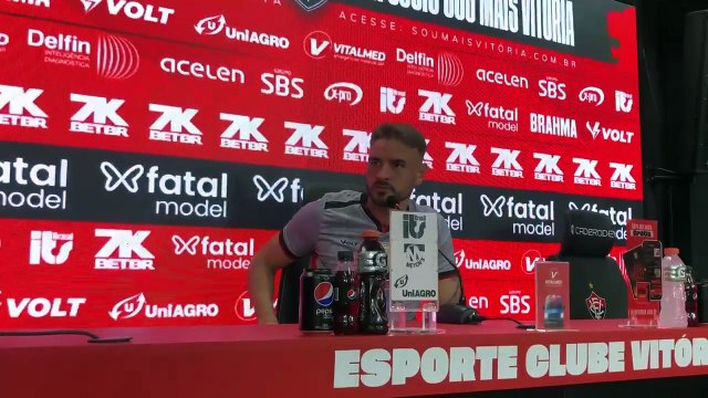Eu tô aqui e estou muito feliz , diz Gabriel Vasconcellos sobre polêmicas em torno de sua contratação pelo Vitória