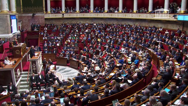 Premiê francês propõe renegociação de reforma da Previdência para ter apoio da esquerda