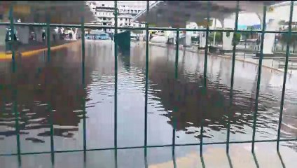 Terminal José de Alencar alaga na manhã desta segunda-feira, 14, após chuvas