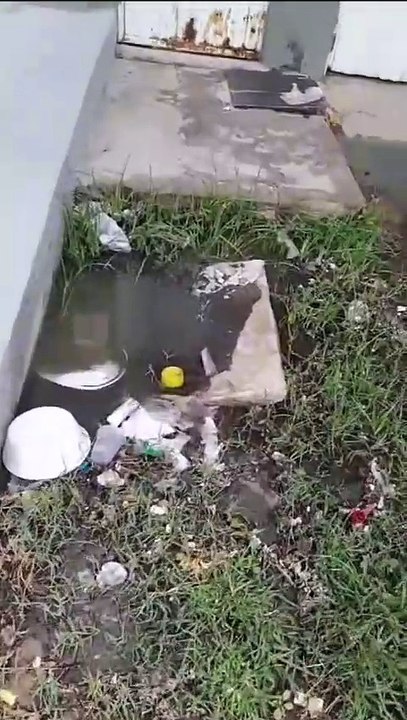 Cidadão denuncia galeria estourada próximo à UPA do Jatobá, e secretário de Infraestrutura orienta formalização da denúncia
