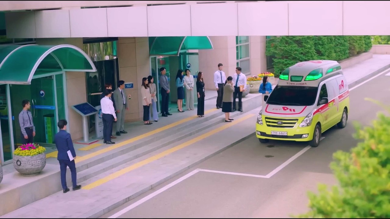 Her Fiancé Cheated So She Starts Dating Her Handsome Coworker