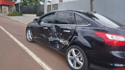 Acidente entre Peugeot e Focus é registrado no Bairro Santa Cruz