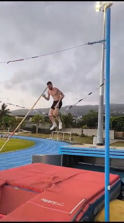 Man Gets Struck by Pole in Face