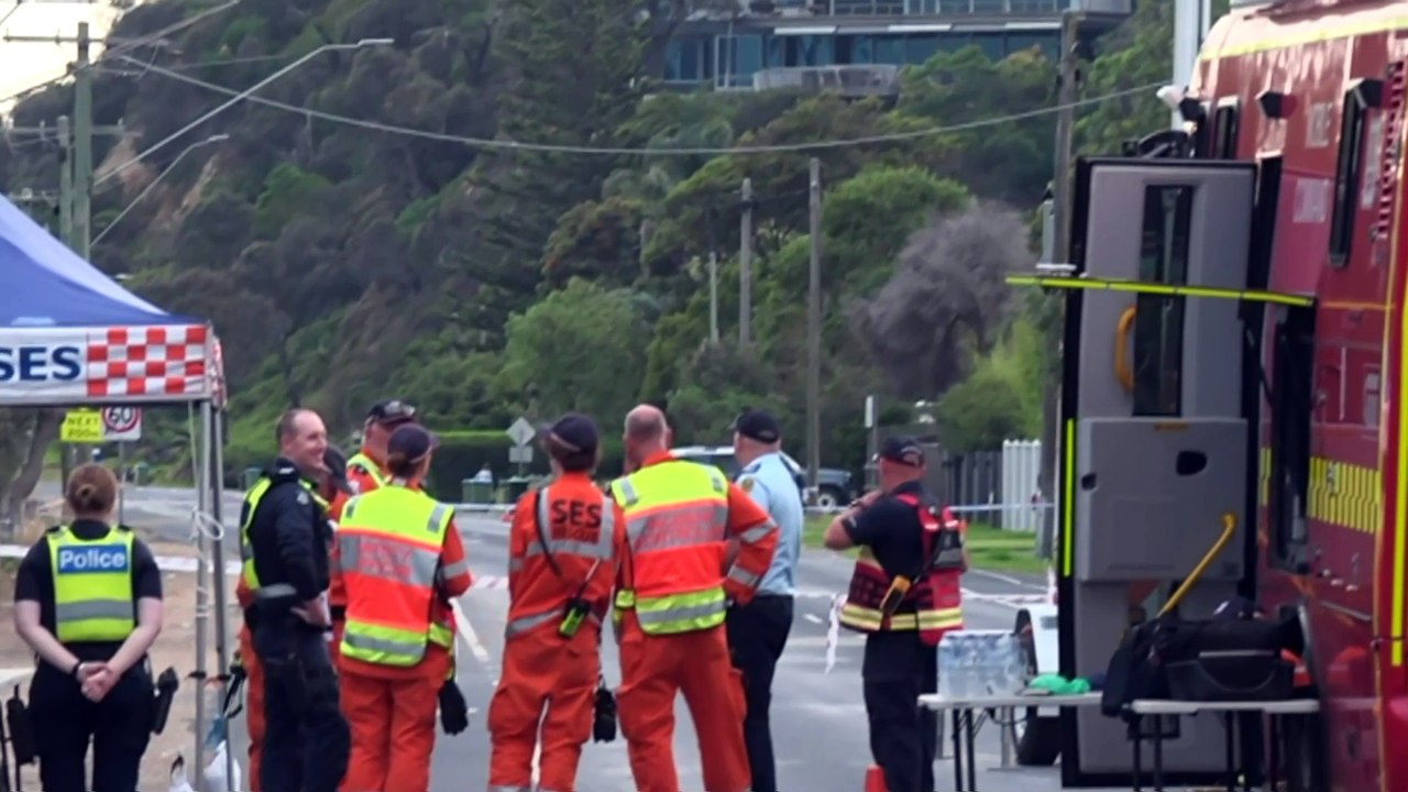 Residents near VIC landslide site warned they may not be able to return home for weeks