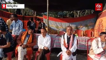 ছিপাঝাৰত ৭০  বছৰীয়া বৃদ্ধ লোকৰ আকৰ্ষণীয় ফুটবল খেল