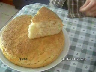 σπιτικό ψωμί με ελαιόλαδο (home-made bread) english subs