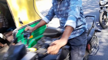 ಗೃಹ ಸಚಿವ ಪರಮೇಶ್ವರ್ ಮನೆಗೆ ಮುತ್ತಿಗೆ ಹಾಕಲು ಯತ್ನಿಸಿದ ಬಿಜೆಪಿ ಶಾಸಕ ಸುರೇಶಗೌಡ ಬಂದನ......  ತುಮಕೂರು ಬೆಂಗಳೂರಿನಲ್ಲಿ ಹಸುವಿನ ಕೆಚ್ಚಲು ಕೊಯ್ದ ಘಟನೆಗೆ ಸಂಬಂಧಪಟ್ಟಂತೆ ಸೂಕ್ತ ಕ್ರಮ ಕೈಗೊಳ್ಳುವಂತೆ ಆಗ್ರಹಿಸಿ ಇಂದು ಬಿಜೆಪಿ ವತಿಯಿಂದ ತು