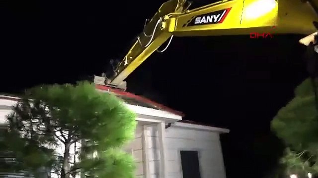 SAKARYA - Sahildeki kaçak tatil köyü yıkıldı (VİDEO EKLENDİ)