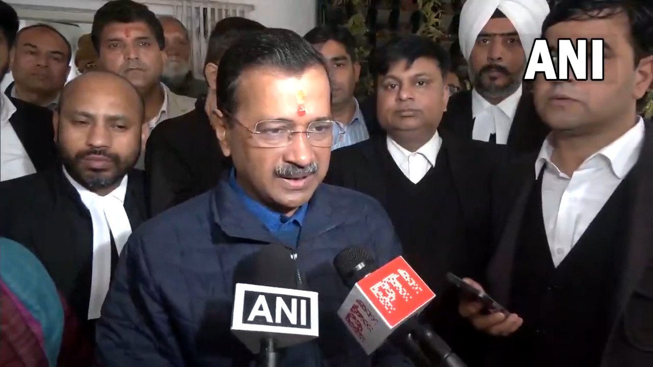 Delhi Polls 2025: अरविंद केजरीवाल ने दाखिल किया नामांकन,पहले की पदयात्रा,पत्नी सुनीता भी रहीं साथ