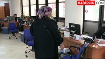 Cami önünde dilenen kadına suçüstü! 2 saat içerisinde bin 554 lira toplamış