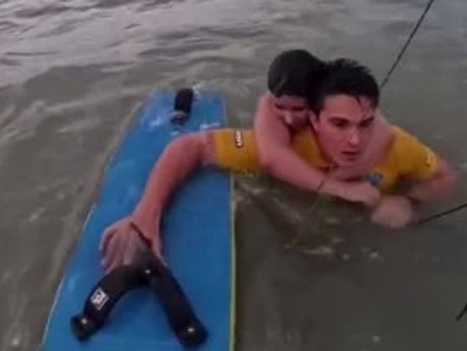 Mit Kiteboard: Olympiasportler rettet Mädchen vor dem Ertrinken