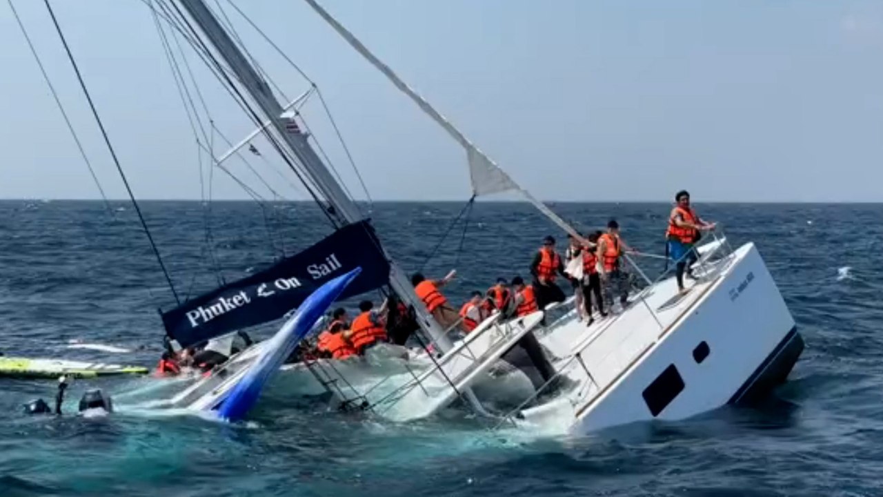 38 tourists rescued from sinking boat