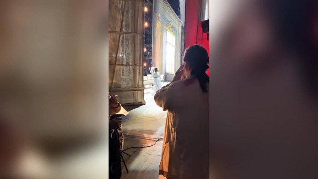 La «Tosca» al Teatro dell'Opera di Roma, Gualtieri svela il dietro le quinte e si improvvisa rumorista