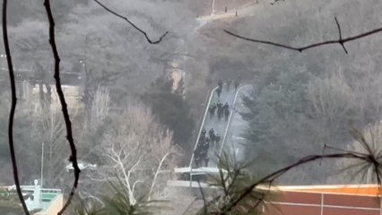 Arrestan al presidente destituido de Corea del Sur tras semanas atrincherado en su residencia