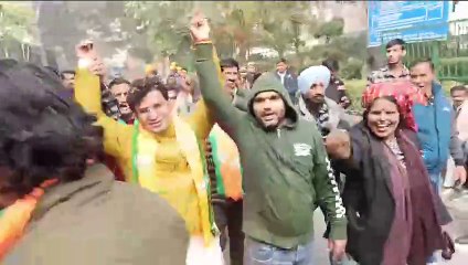 पटपड़गंज विधानसभा से भारतीय जनता पार्टी के उम्मीदवार रविंद्र सिंह नेगी ने नामांकन दाखिल किया