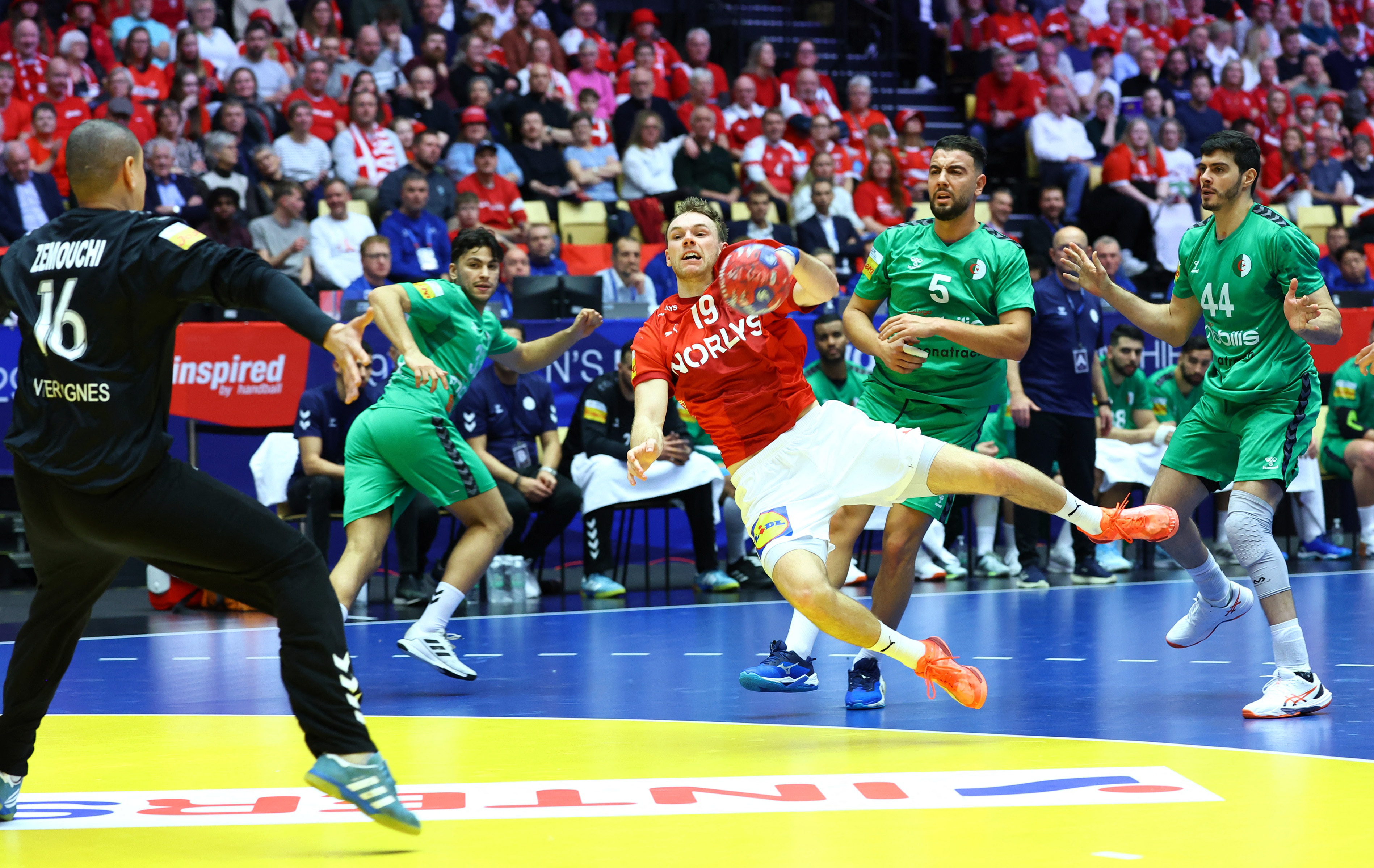 Mondial de handball 2025 : Le Danemark pulvérise l'Algérie pour son entrée en lice à domicile