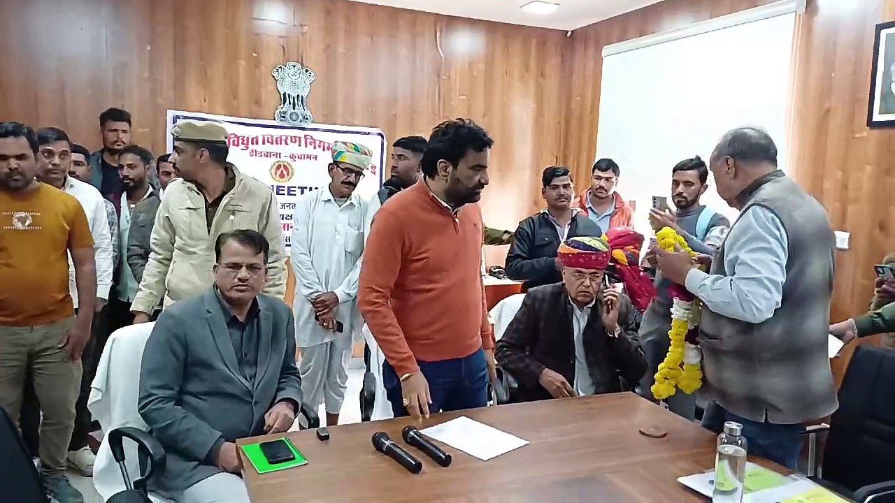 सांसद हनुमान बेनीवाल रहे डीडवाना दौरे पर काम नहीं करने वाले ठेकेदारों को ब्लैक लिस्टेड करने की हिदायत