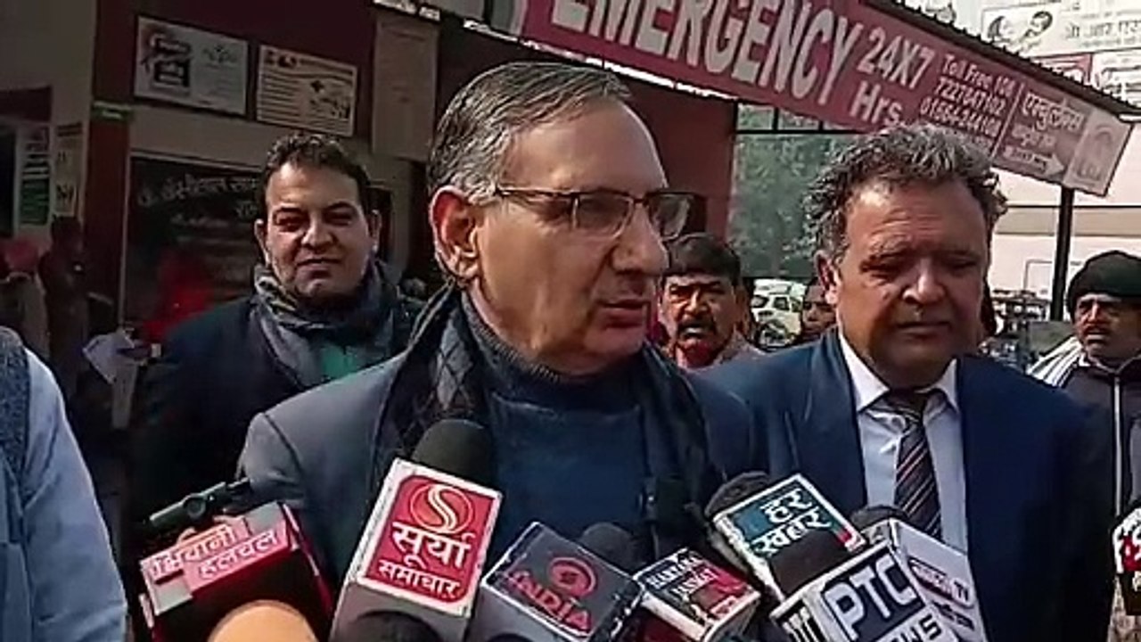 भिवानी के उपायुक्त व मुख्य चिकित्सा अधिकारी ने नशा मुक्ति केंद्र का किया निरीक्षण : नशा मुक्ति केंद्र में 10 बिस्तर की सुविधा है, दो बिस्तर बच्चों के लिए है आरक्षित : सीएमओ
