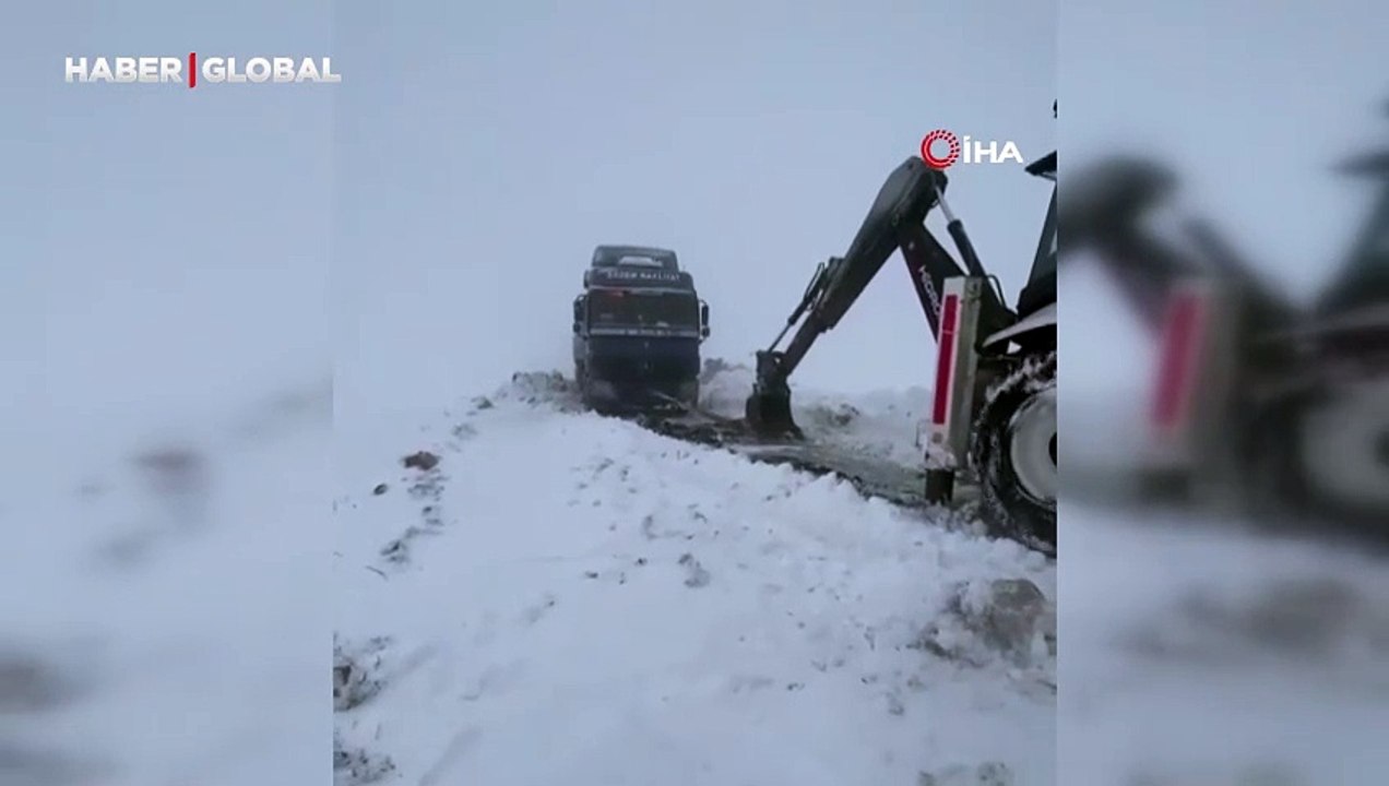Tekirdağ'da karda mahsur kalan araçlar kurtarıldı