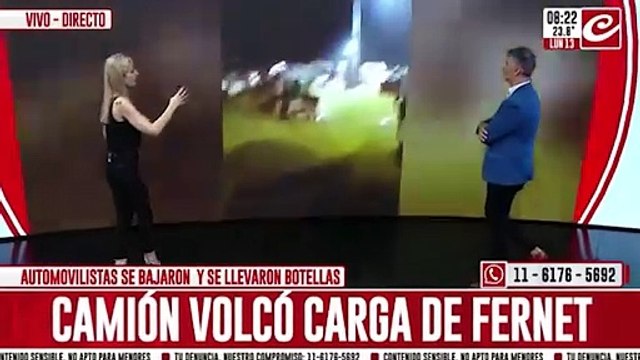 VIDEO: Volcó un camión que transportaba fernet y fue saqueado en minutos
