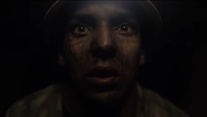 Oscuridad total Tráiler