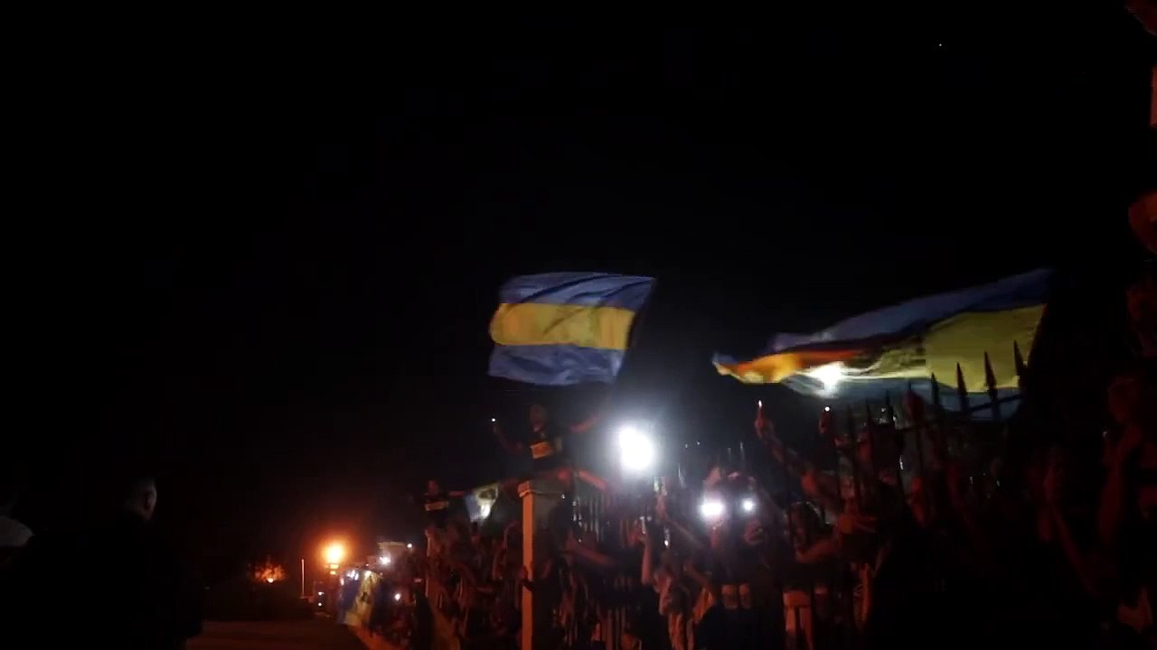 "San Nicolás es azul y oro": El recibimiento al plantel de Boca antes del amistoso frente a Juventude