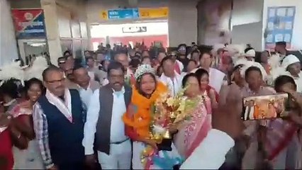 ट्राइबल ग्लोबल क्वीन वर्ल्ड का खिताब जीतकर रांची लौटी पूजा लकड़ा का हुआ भव्य स्वागत