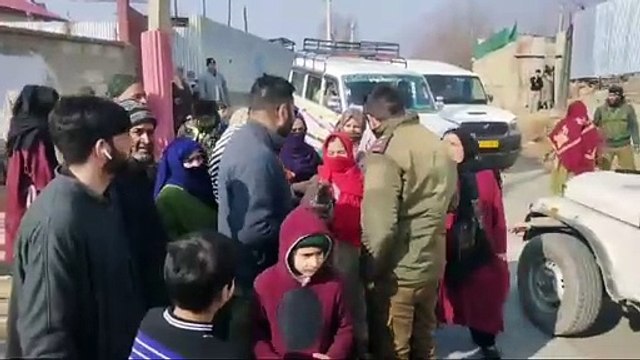ترال۔۔ نادر میں پانی کی قلت کو لیکر خواتین کا احتجاج