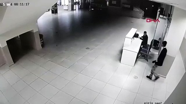 İstanbul'da lisede dehşet: Kadın müdür yardımcısını boğazından bıçakladı