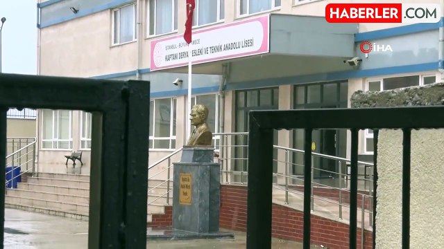 Büyükçekmece'de Lisede Dehşet: Öğrenci Müdür Yardımcısını Bıçakladı