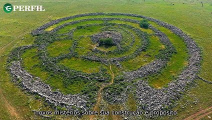 "Pedras misteriosas, atriz de Big Bang e significado de Ad Vitam: Novidades em um único vídeo!"