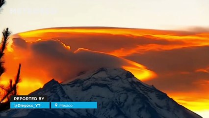 Impressive lenticular cloud over the Popocatépetl volcano, Mexico