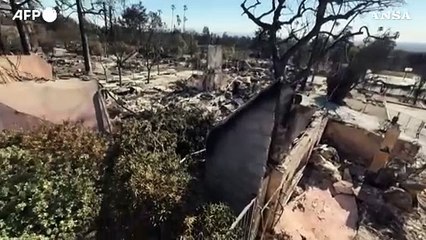 California, la distruzione lasciata dagli incendi ad Altadena