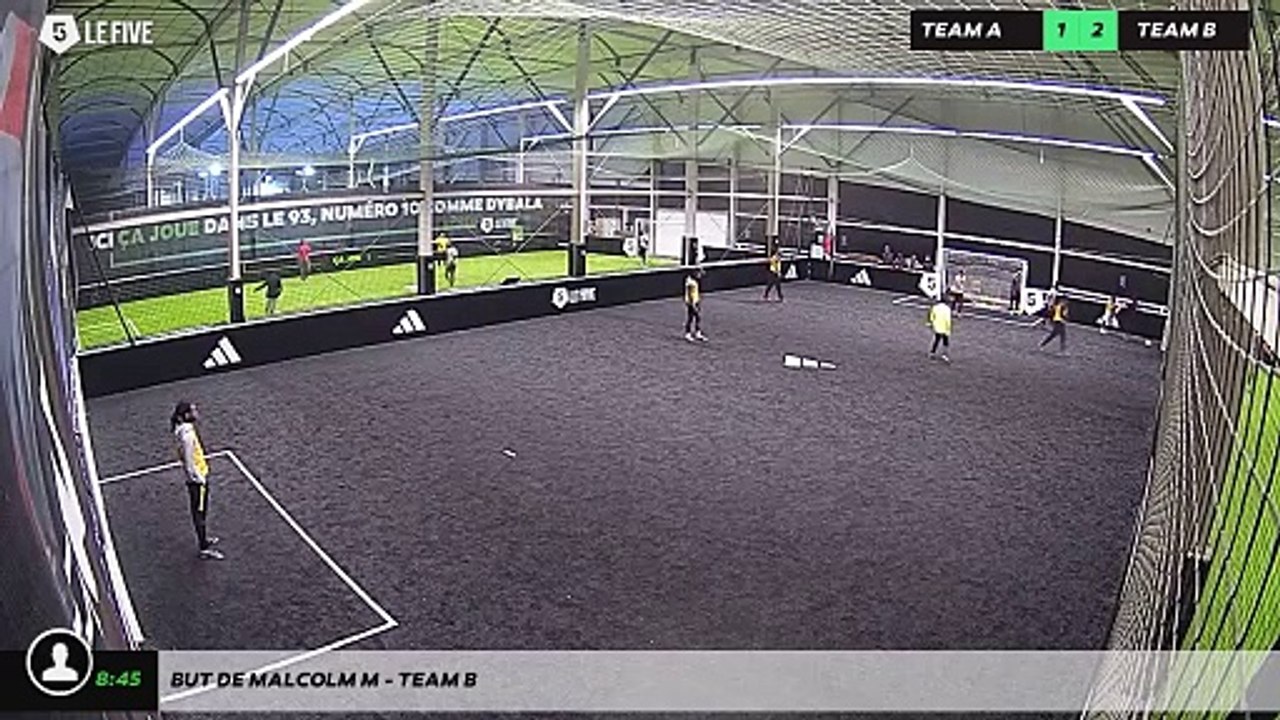But de Malcolm M - Team B