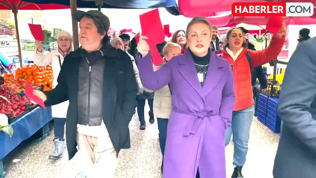 CHP Kadın Kolları Eskişehir'de 'İktidara Kırmızı Kart' Eylemi Düzenledi