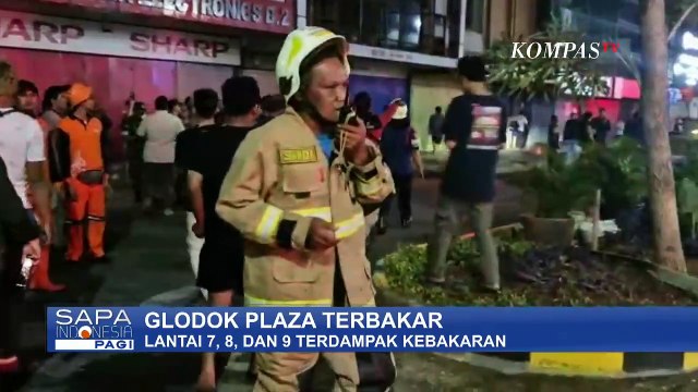 Kebakaran Besar Terjadi di Glodok Plaza Jakarta Barat, Proses Pemadaman Masih Berlangsung