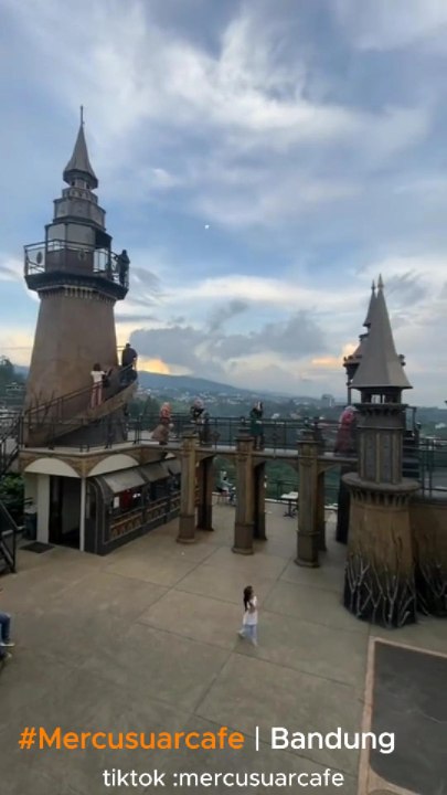 Salah Satu Resturant Sekaligus Negeri Dongeng Mercusuarcafe