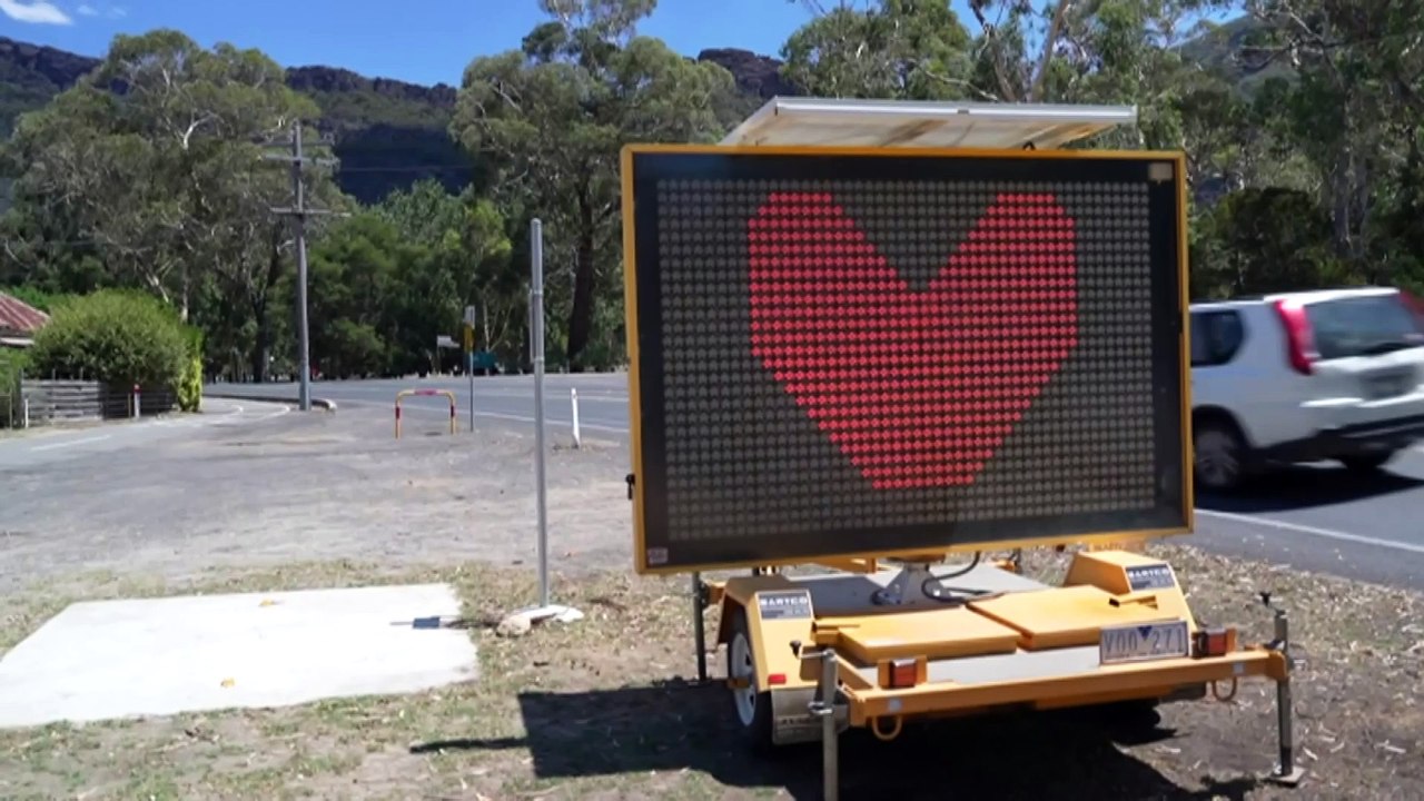 Halls Gap businesses shut down by Grampians fire still waiting for government assistance