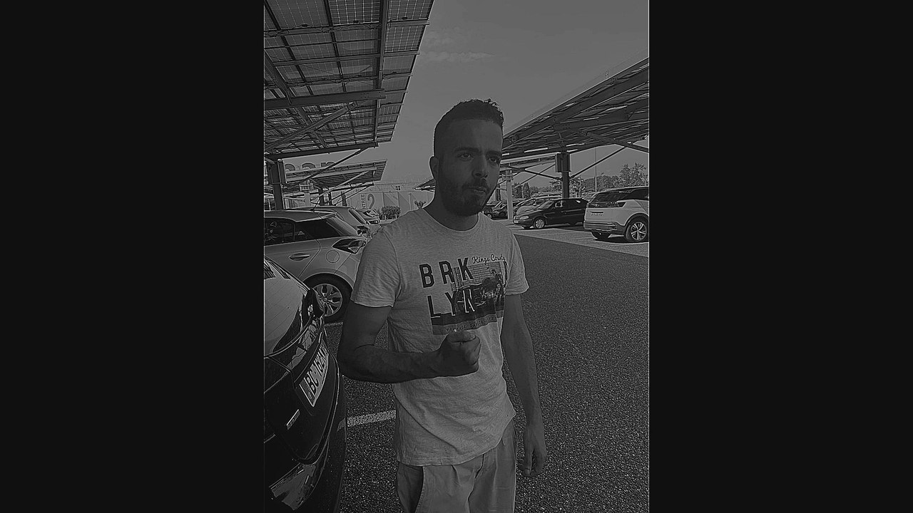 KHERRO - Que j'ai tant besoin de revoir qui me manque tant, clip première sortie.