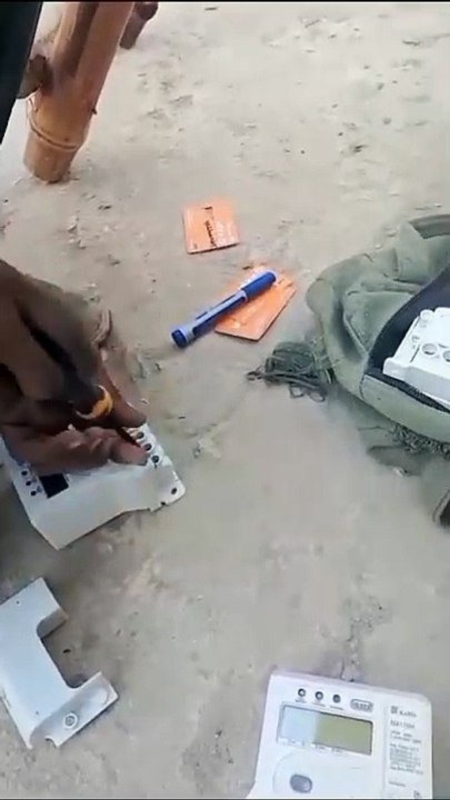 New electricity meter SIMs have started being installed ( Lahore city )