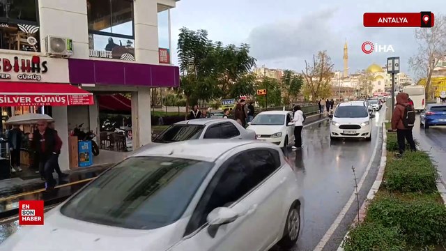 Antalya'da kaza yapan sürücü şoka girdi