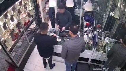 "Define yalanıyla" dolandırıcılık yaptıkları iddiasıyla yakalanan 3 zanlı tutuklandı