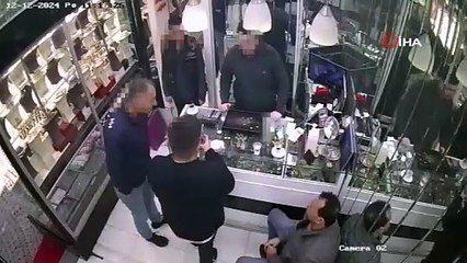 ''Define bulduk'' deyip teneke parçalarını binlerce dolara satmayı başardılar