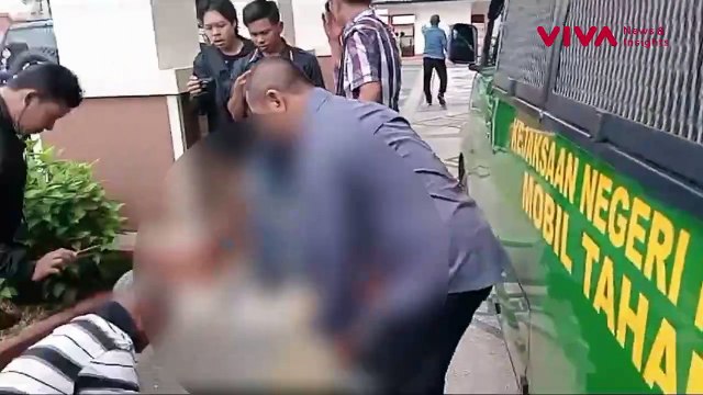 Agus Buntung Histeris Saksikan Ibunya Pingsan Usai Sidang