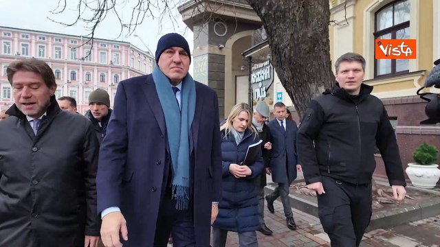 Crosetto a Kiev omaggia Muro della Memoria delle vittime della guerra